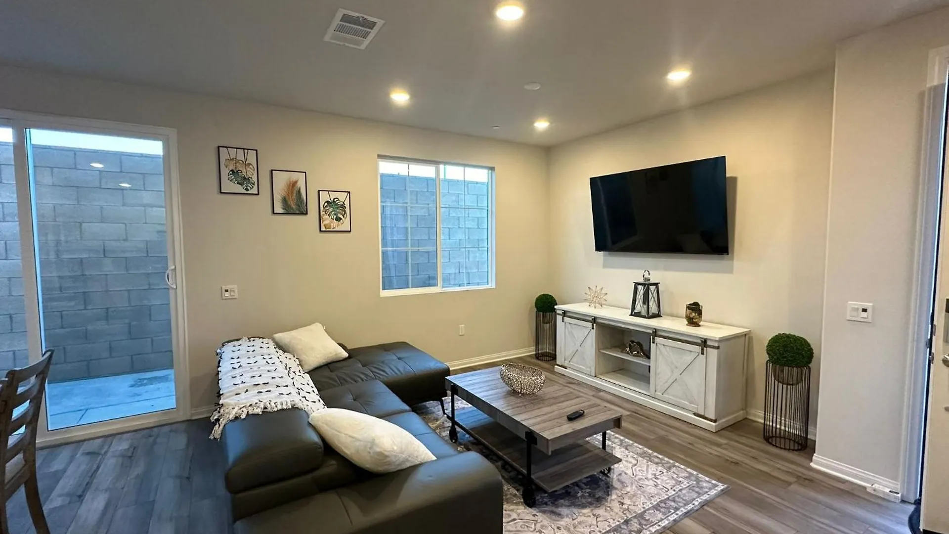 3 Bed 3 Bath Gated Corner Unit Apartment Upland 0*,  United States
