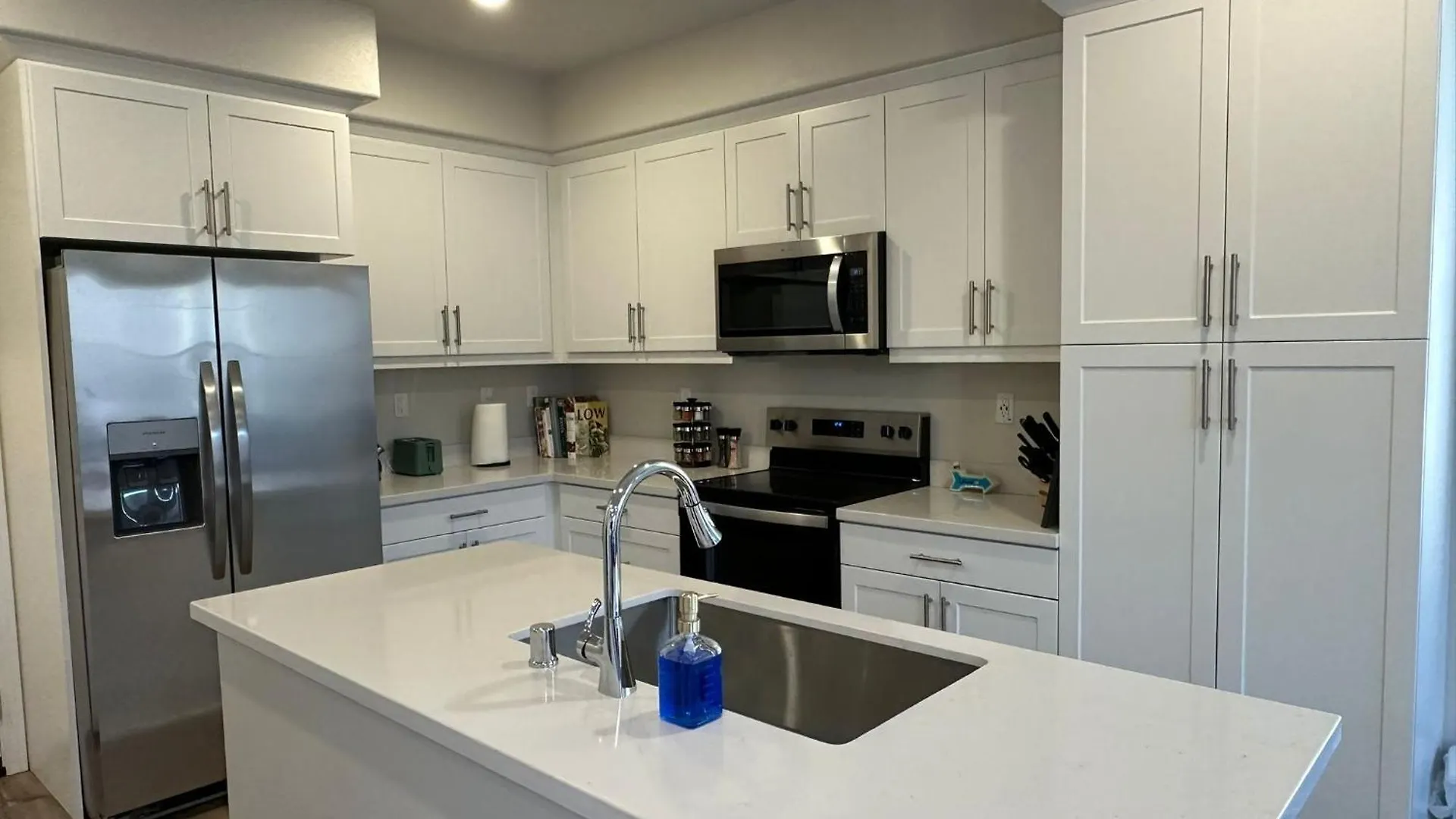 3 Bed 3 Bath Gated Corner Unit Apartment Upland 0*,